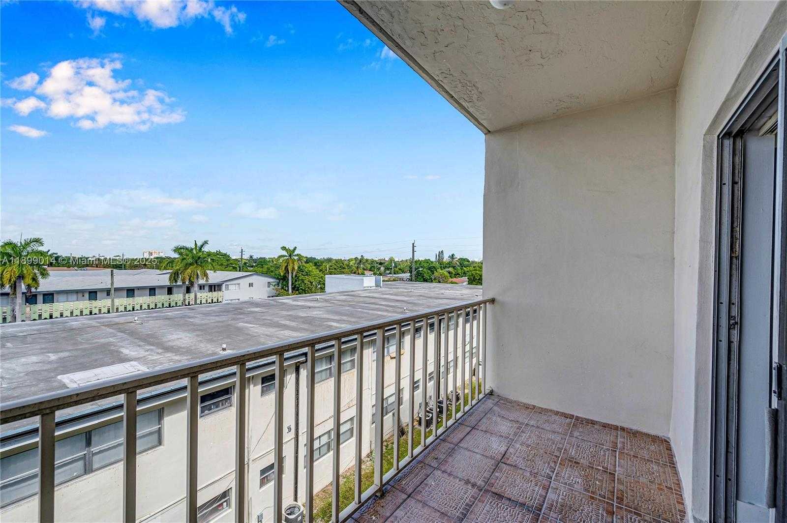 Small Image of 16750 NORTH EAST 10TH AVE #329, North Miami Beach Number 4