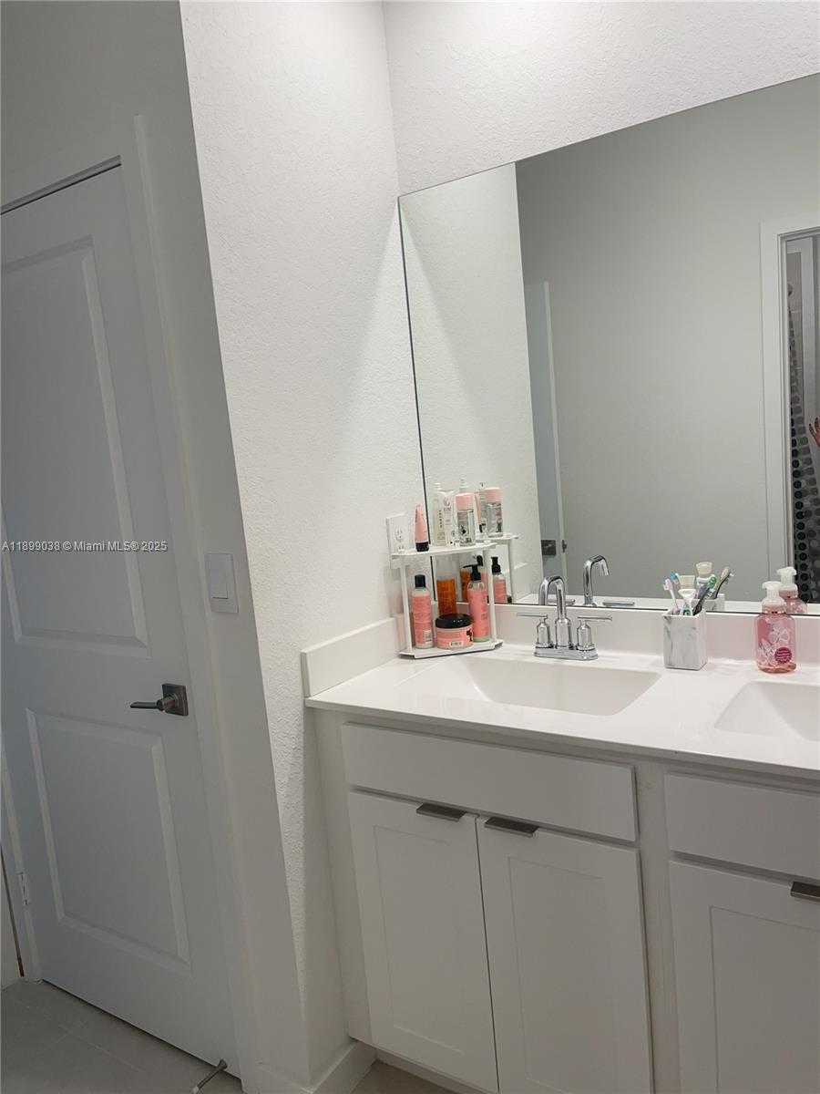 Small Image of 12937 SOUTH WEST 265TH TER, Homestead Number 43