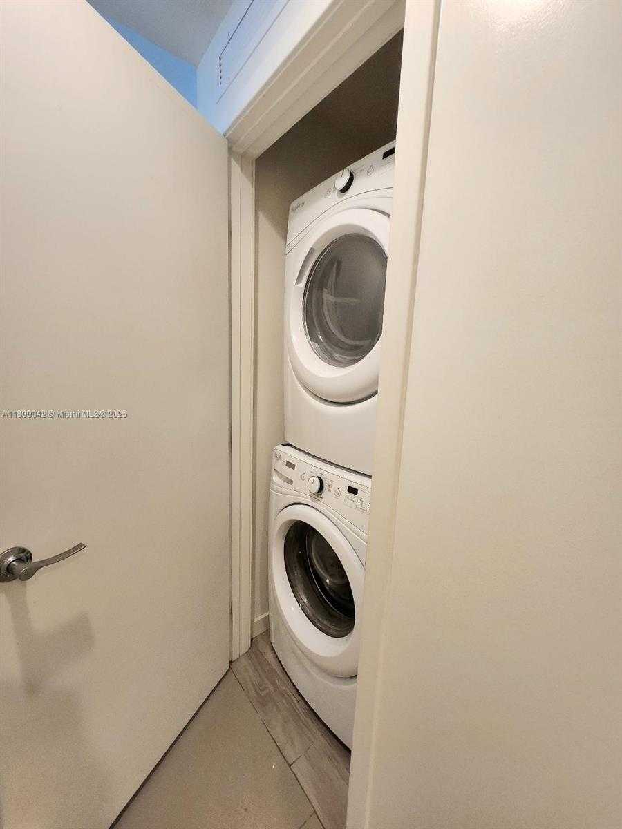 Small Image of 999 SOUTH WEST 1ST AVE #2201, Miami Number 24