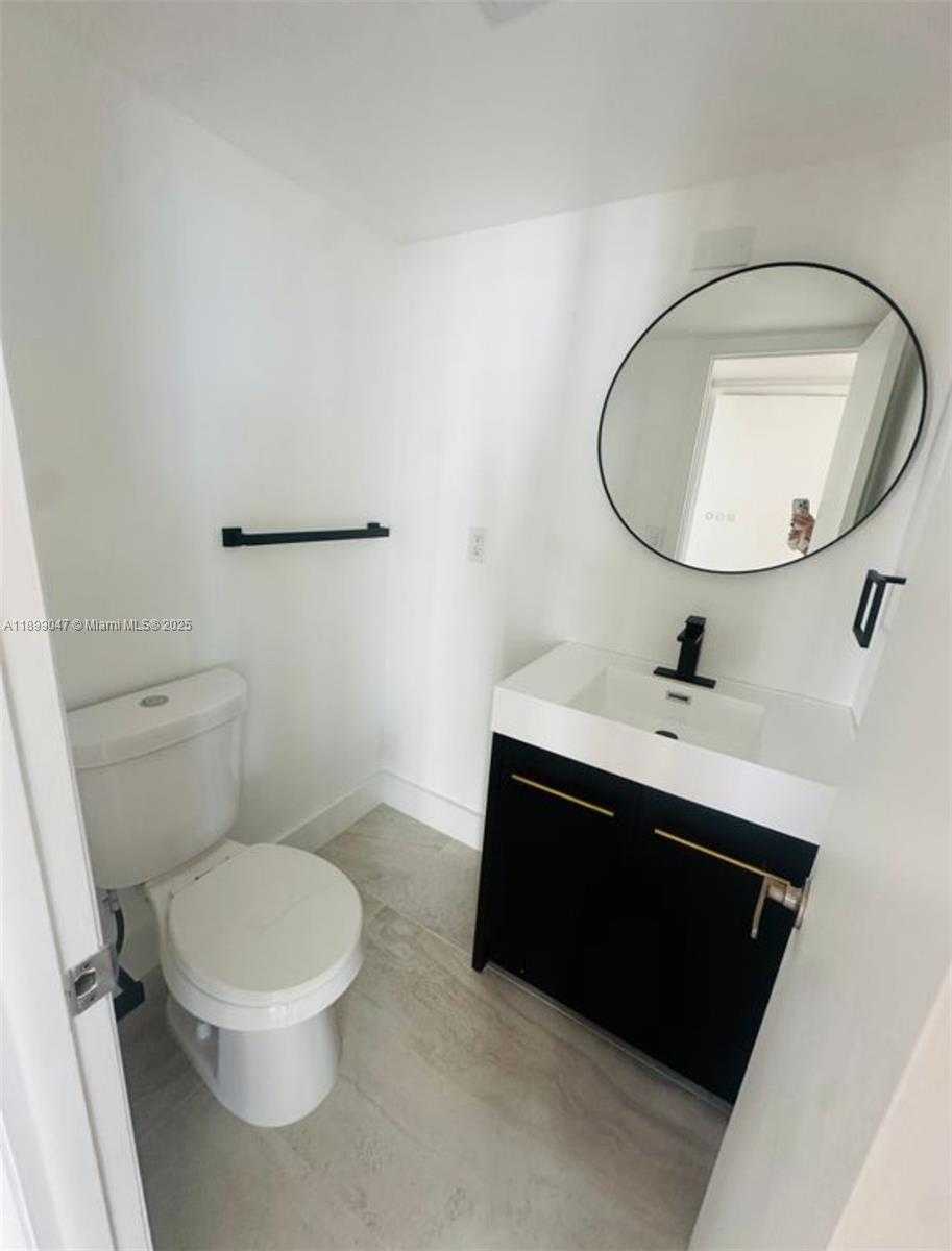 Small Image of 5838 COLLINS AVE #9D, Miami Beach Number 11