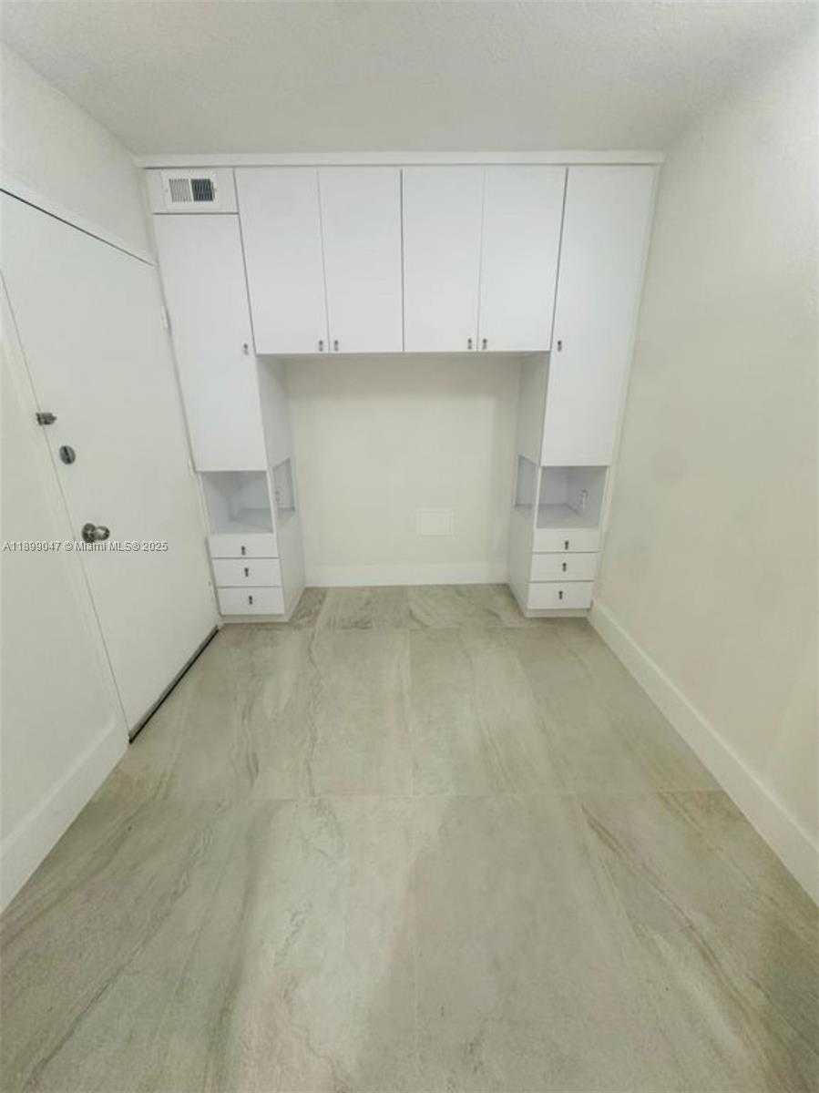 Small Image of 5838 COLLINS AVE #9D, Miami Beach Number 13