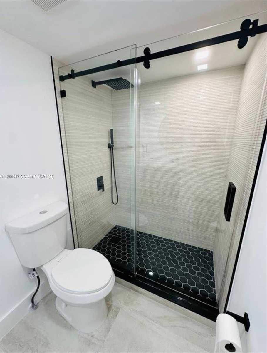 Small Image of 5838 COLLINS AVE #9D, Miami Beach Number 16