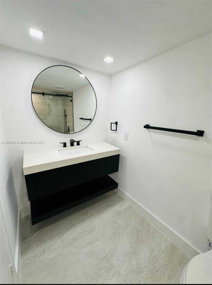 Small Image of 5838 COLLINS AVE #9D, Miami Beach Number 2