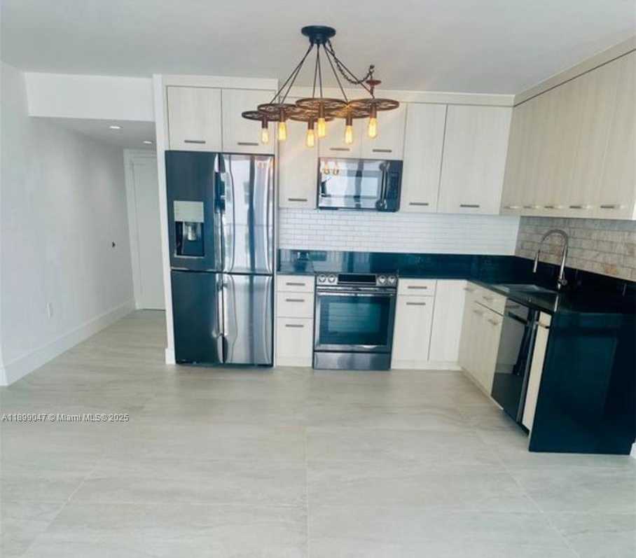 Small Image of 5838 COLLINS AVE #9D, Miami Beach Number 3