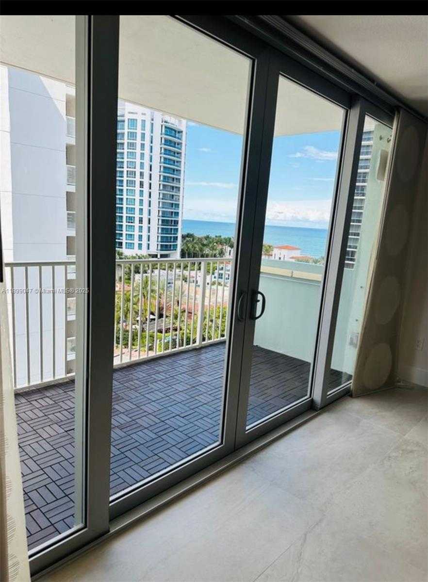 Small Image of 5838 COLLINS AVE #9D, Miami Beach Number 4