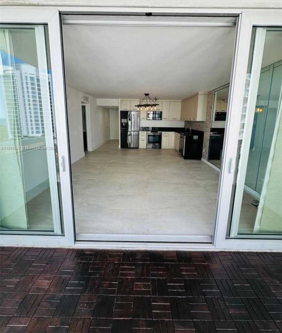 Small Image of 5838 COLLINS AVE #9D, Miami Beach Number 8
