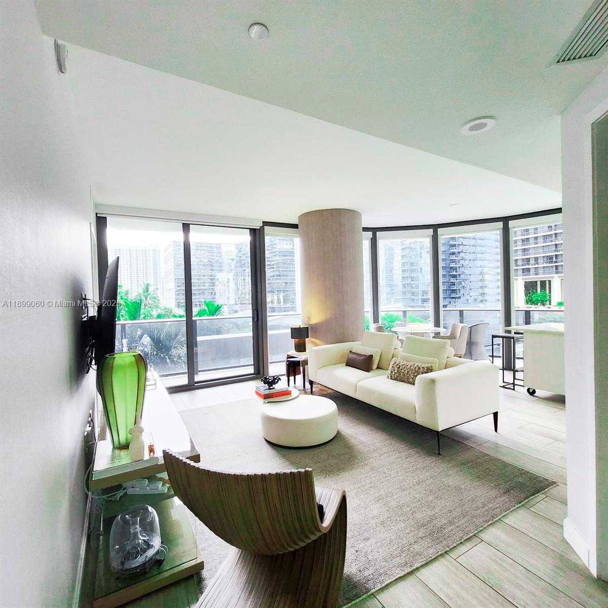 Imagen de Pequeño Objeto