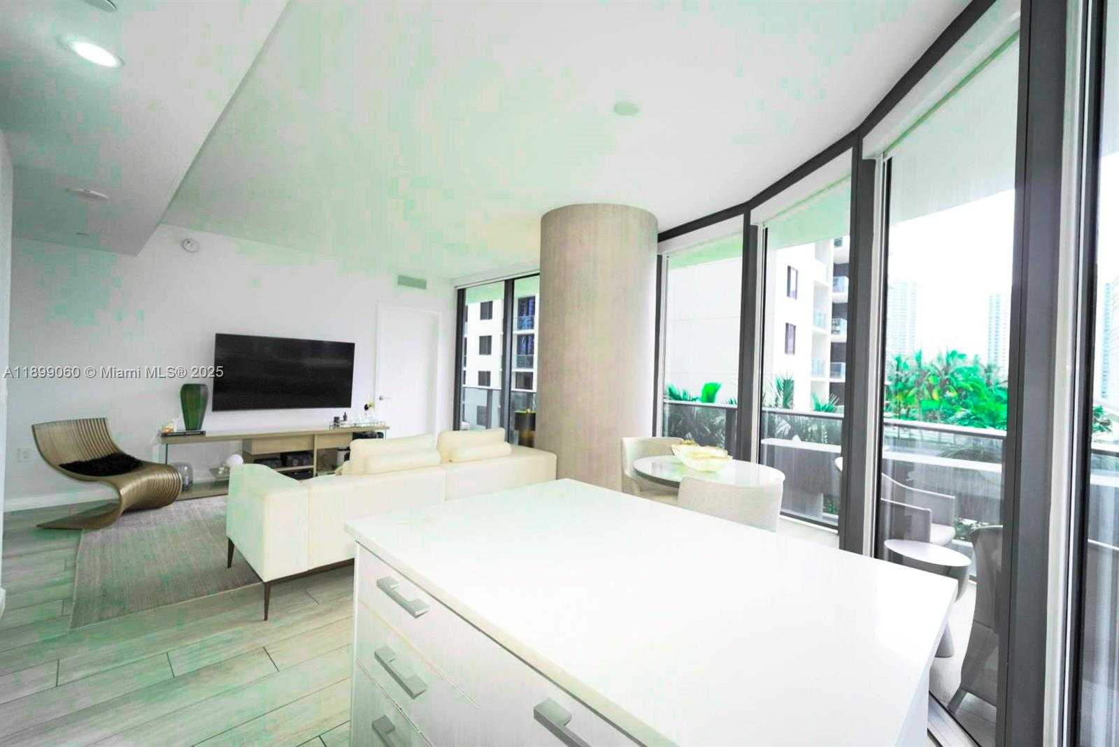 Imagen de Pequeño Objeto