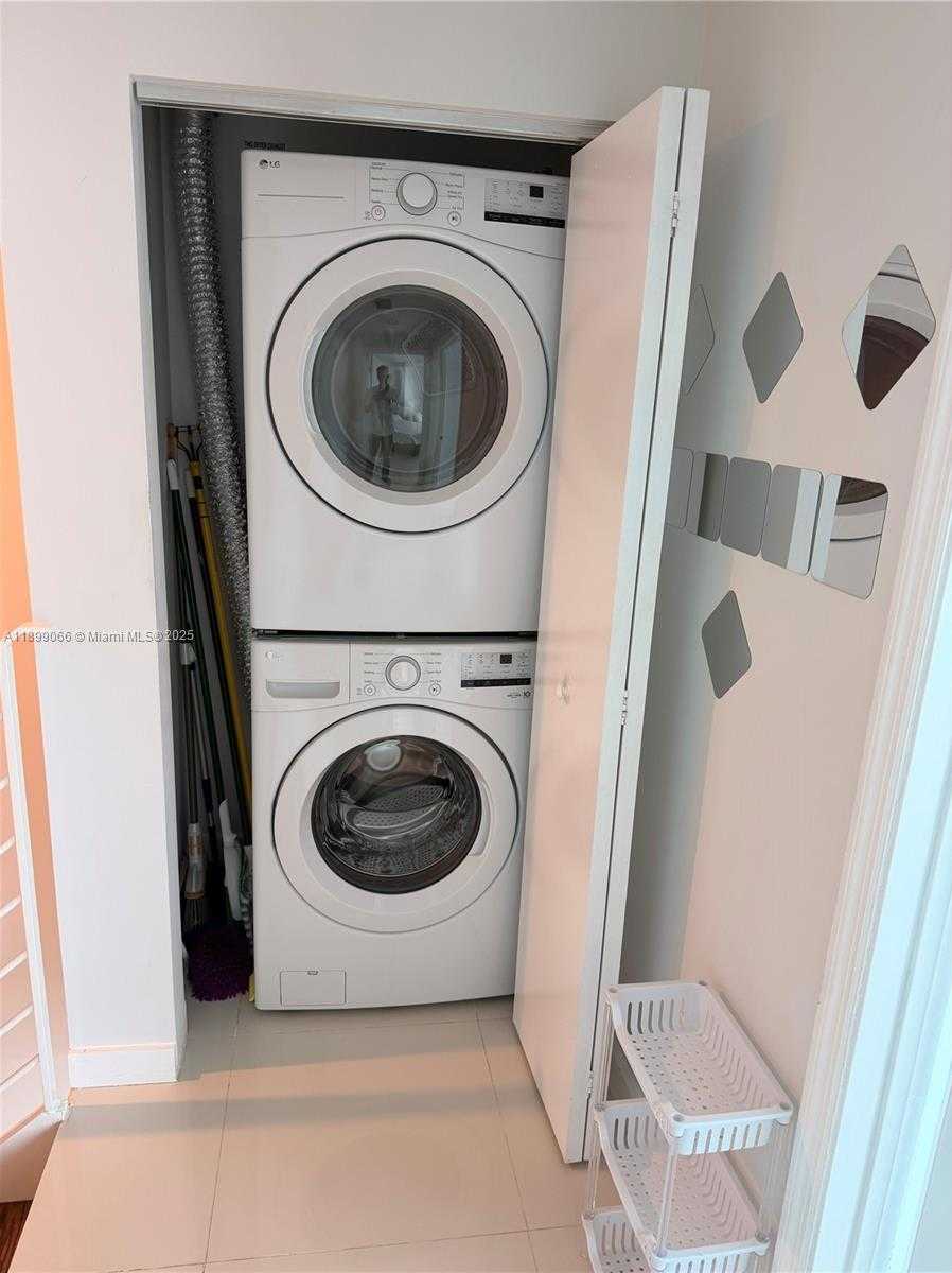 Small Image of 60 SOUTH WEST 13TH ST #5216, Miami Number 12