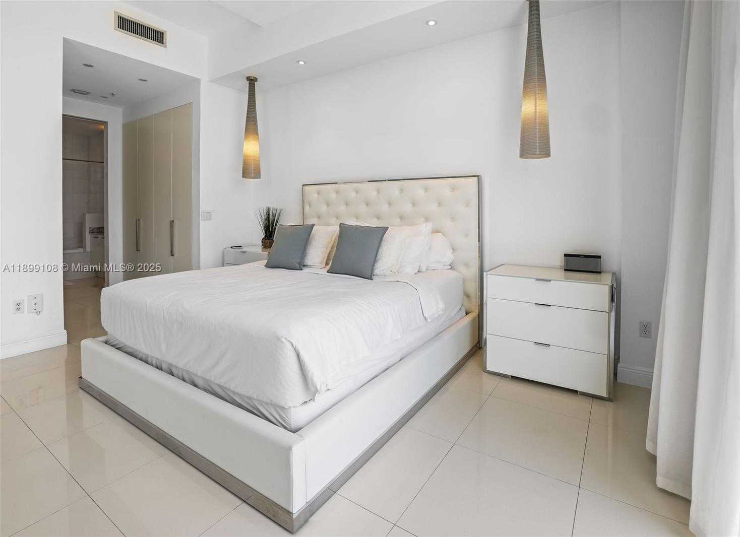 Small Image of 2001 MERIDIAN AVE #506, Miami Beach Number 14