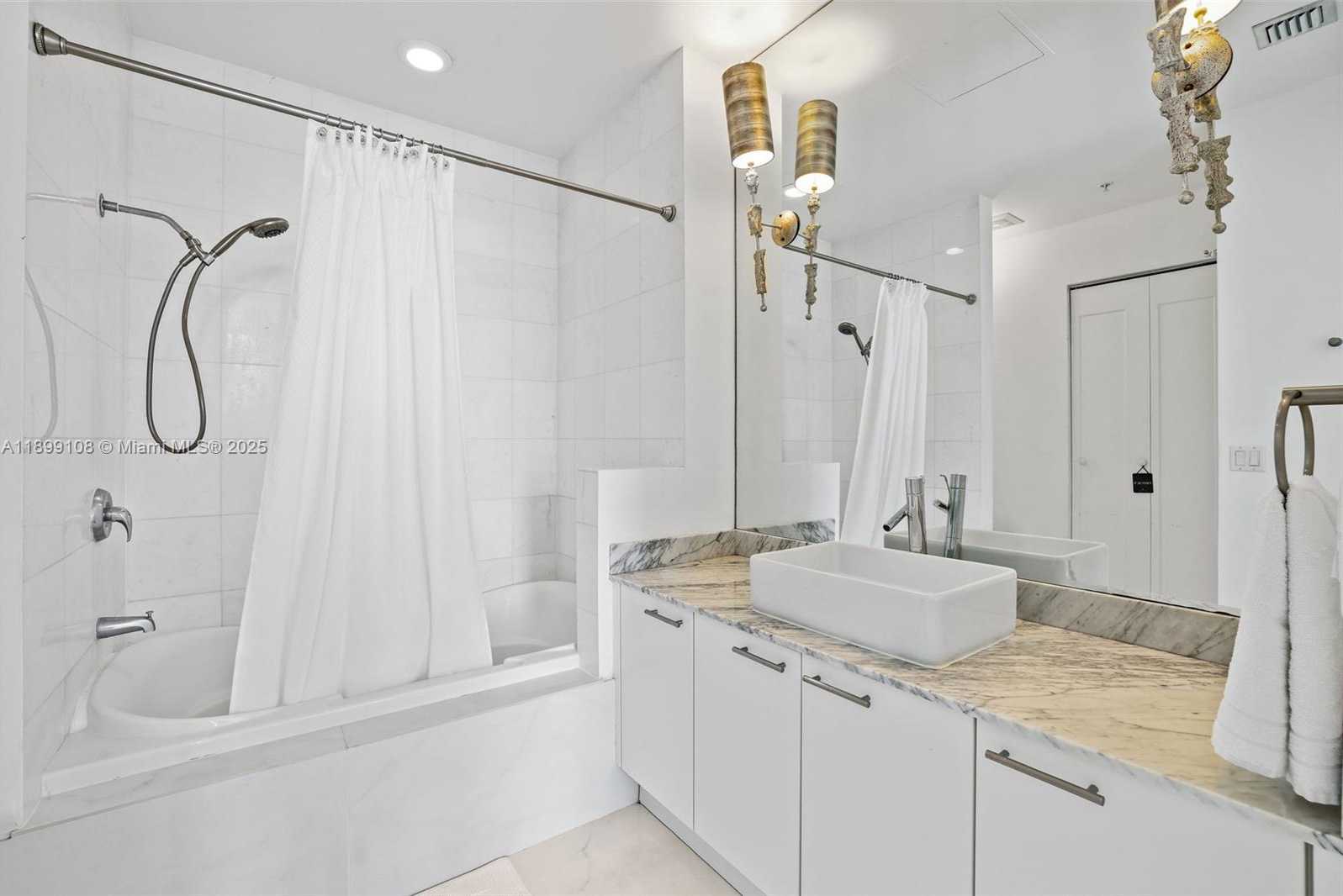Small Image of 2001 MERIDIAN AVE #506, Miami Beach Number 18