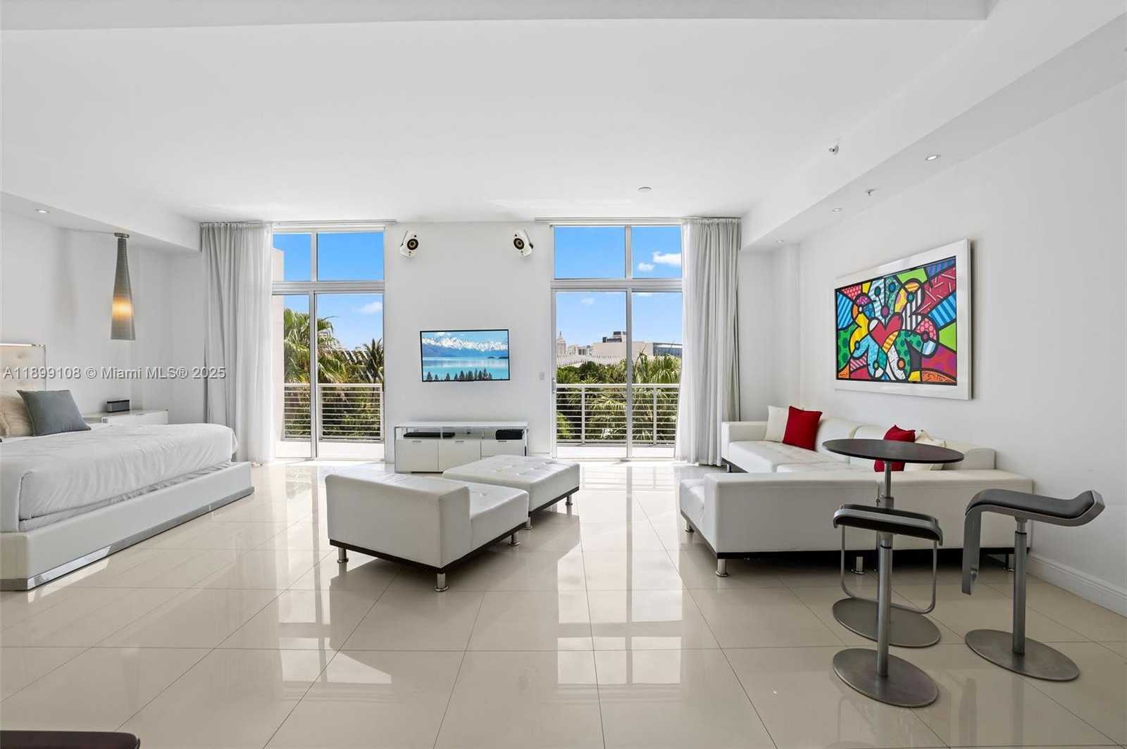 Small Image of 2001 MERIDIAN AVE #506, Miami Beach Number 2