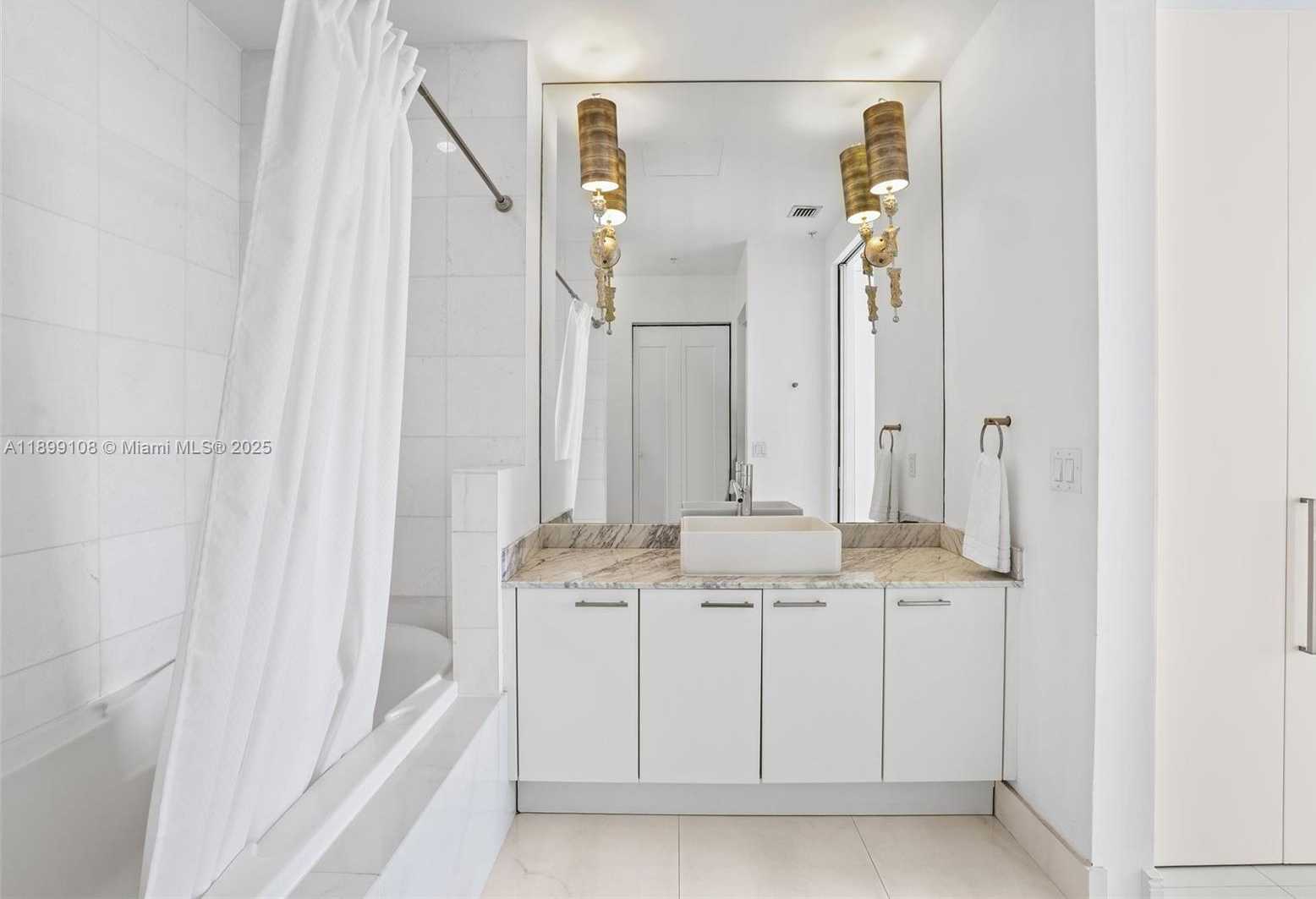 Small Image of 2001 MERIDIAN AVE #506, Miami Beach Number 20