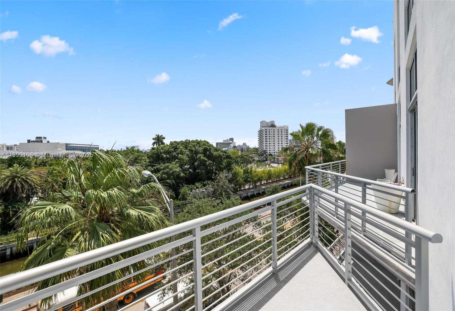 Small Image of 2001 MERIDIAN AVE #506, Miami Beach Number 23