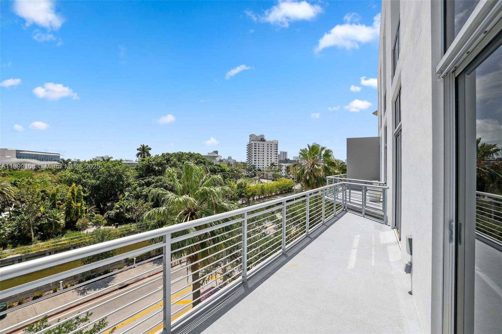 Small Image of 2001 MERIDIAN AVE #506, Miami Beach Number 24