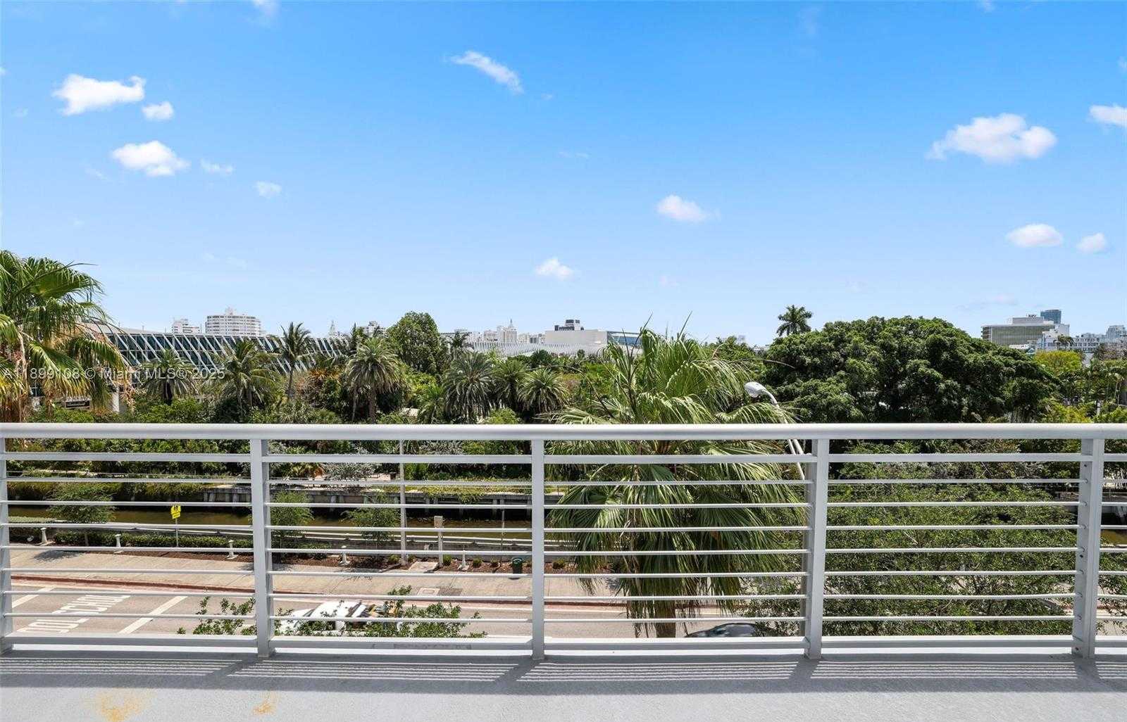 Small Image of 2001 MERIDIAN AVE #506, Miami Beach Number 25
