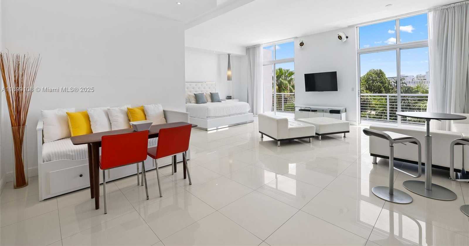 Small Image of 2001 MERIDIAN AVE #506, Miami Beach Number 3