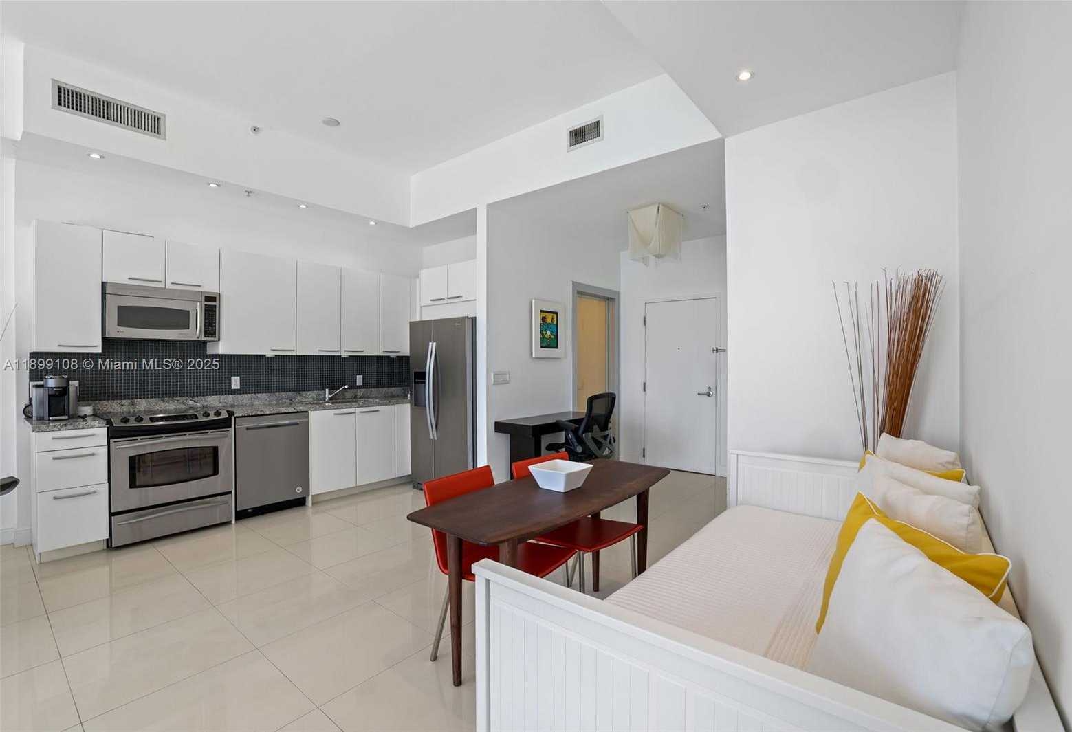 Small Image of 2001 MERIDIAN AVE #506, Miami Beach Number 8