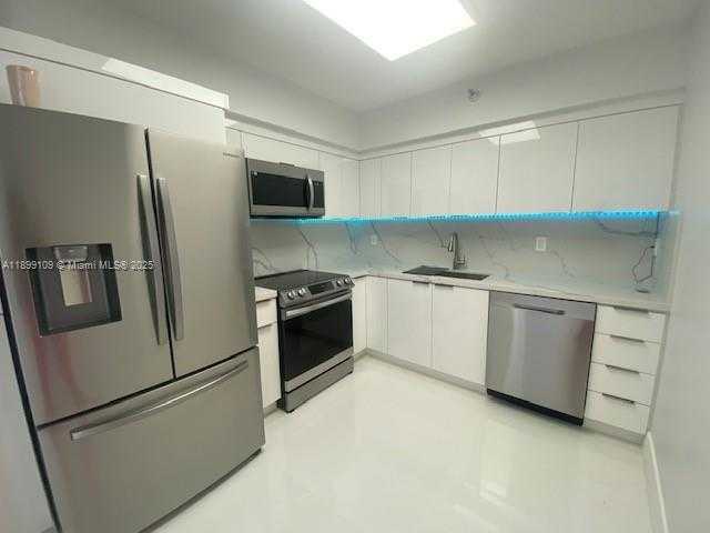 Small Image of 3530 MYSTIC POINTE DR #2503, Aventura Number 10