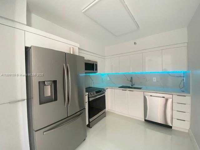 Small Image of 3530 MYSTIC POINTE DR #2503, Aventura Number 12