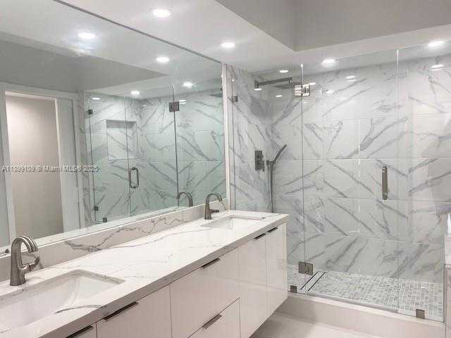 Small Image of 3530 MYSTIC POINTE DR #2503, Aventura Number 13