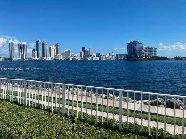 Small Image of 3530 MYSTIC POINTE DR #2503, Aventura Number 20