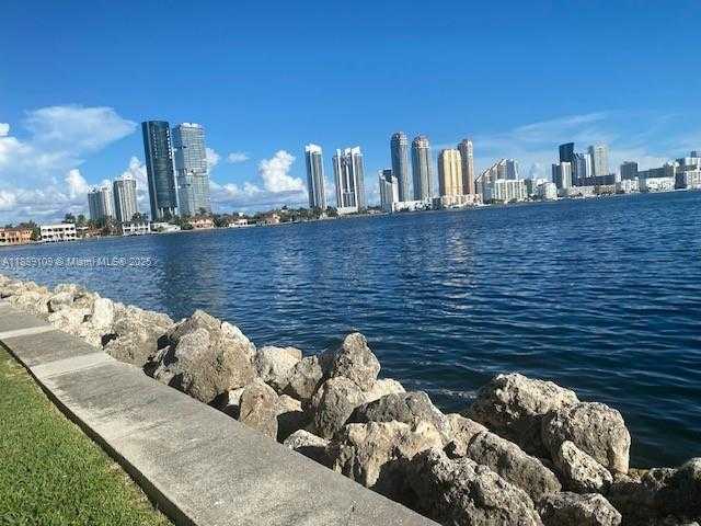 Small Image of 3530 MYSTIC POINTE DR #2503, Aventura Number 21