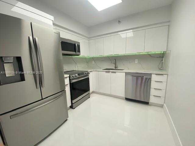 Small Image of 3530 MYSTIC POINTE DR #2503, Aventura Number 8
