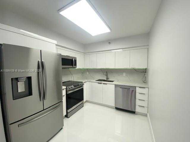 Small Image of 3530 MYSTIC POINTE DR #2503, Aventura Number 9