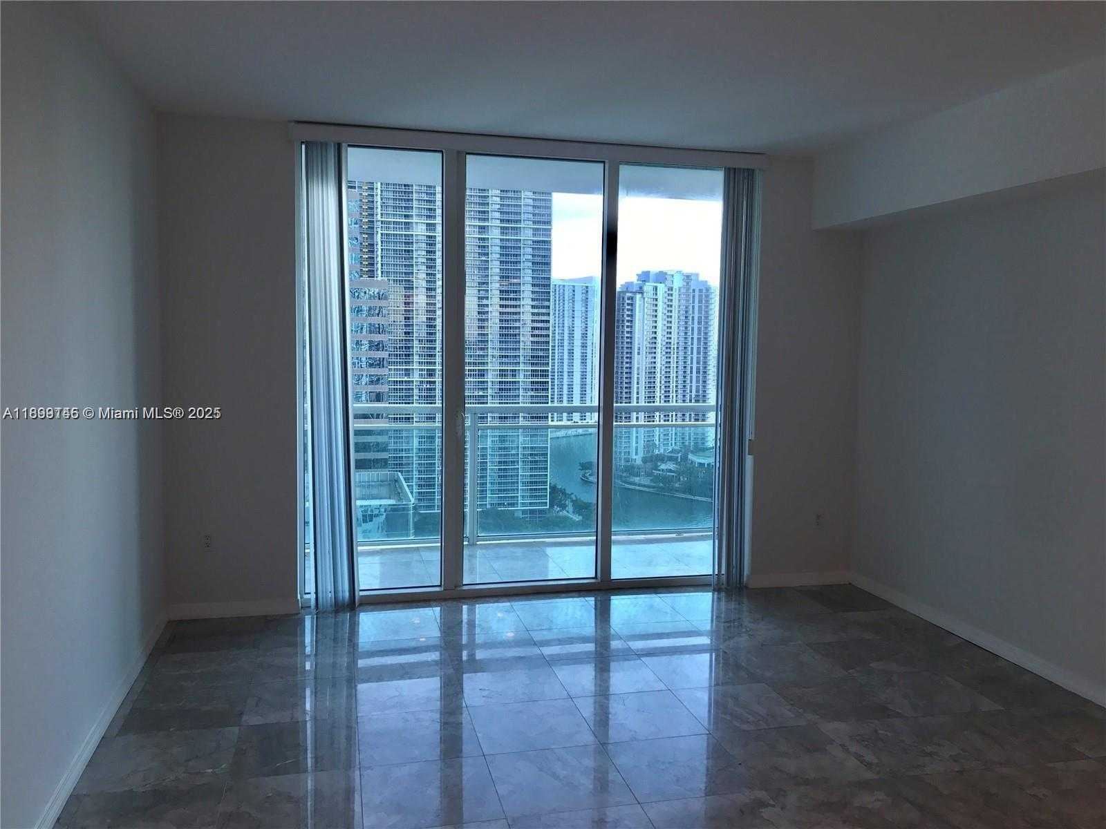 Small Image of 950 BRICKELL BAY DR #2808, Miami Number 5