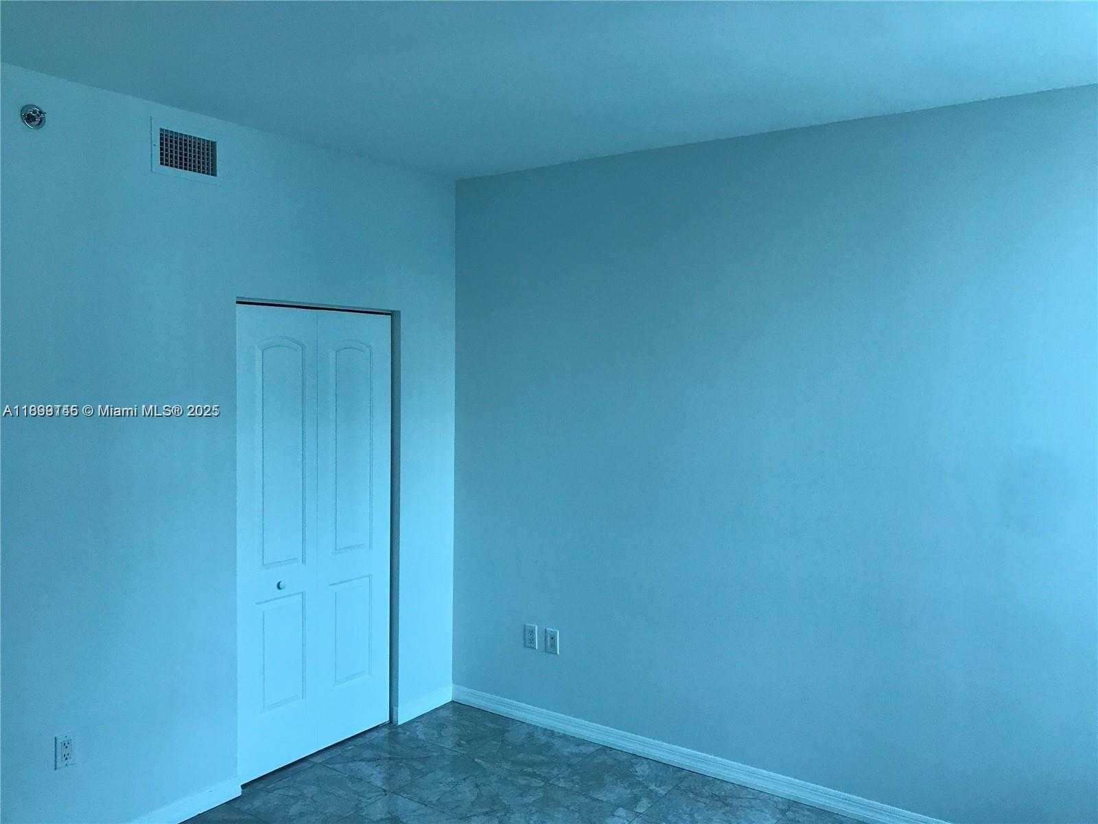 Small Image of 950 BRICKELL BAY DR #2808, Miami Number 7