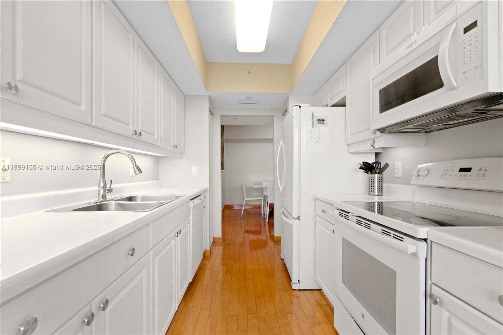 Small Image of 21205 YACHT CLUB DR #707, Aventura Number 10