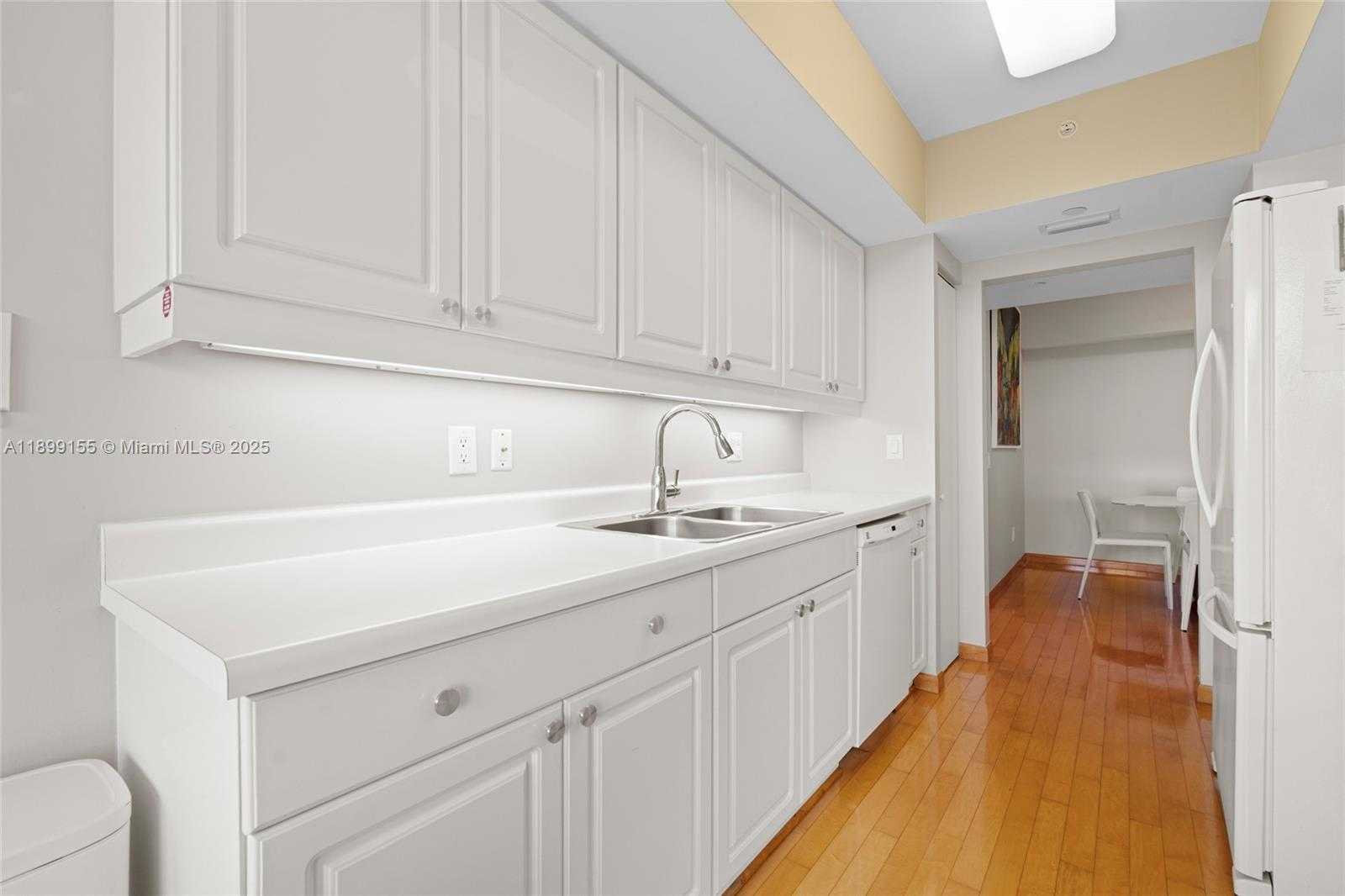 Small Image of 21205 YACHT CLUB DR #707, Aventura Number 11