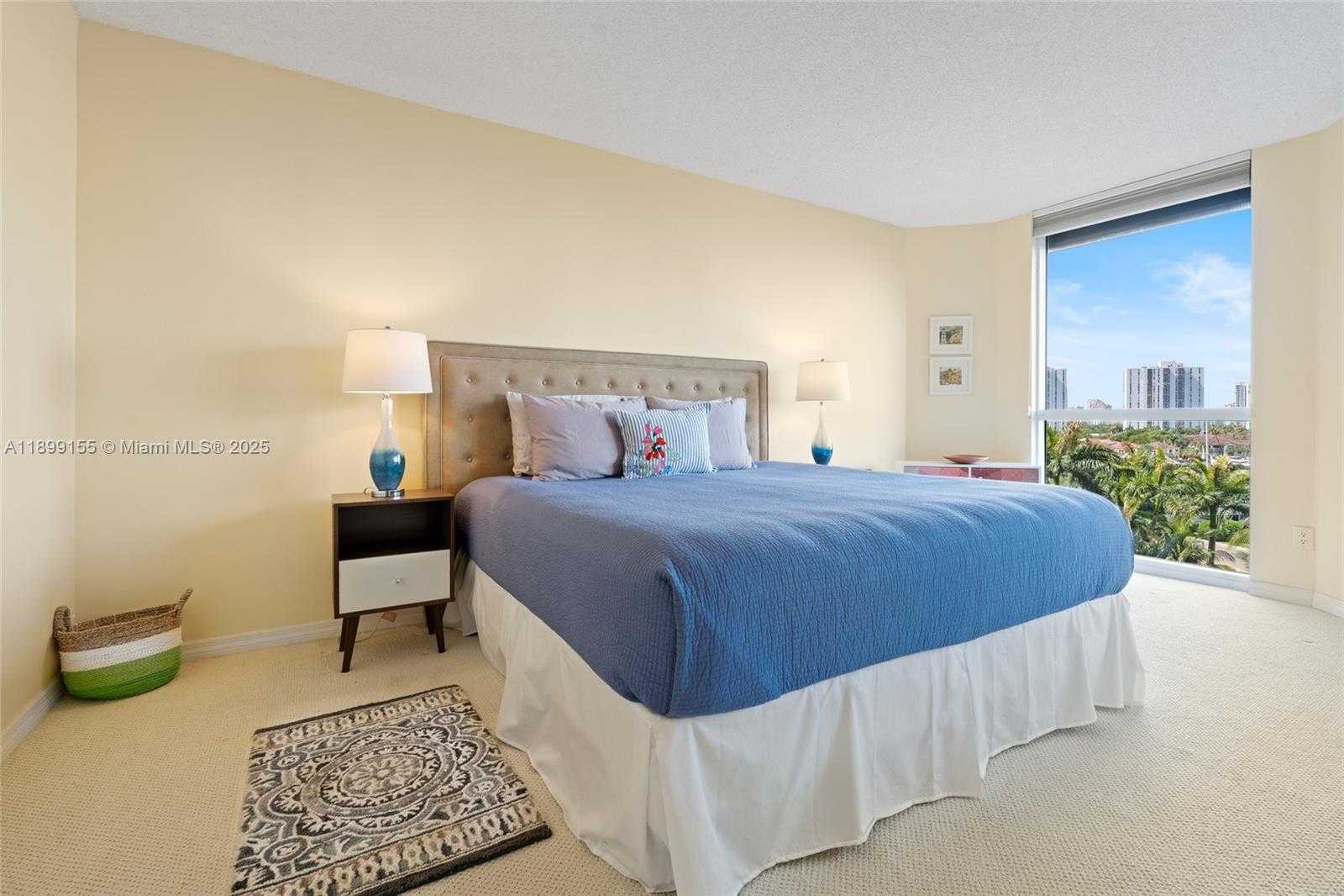 Small Image of 21205 YACHT CLUB DR #707, Aventura Number 14