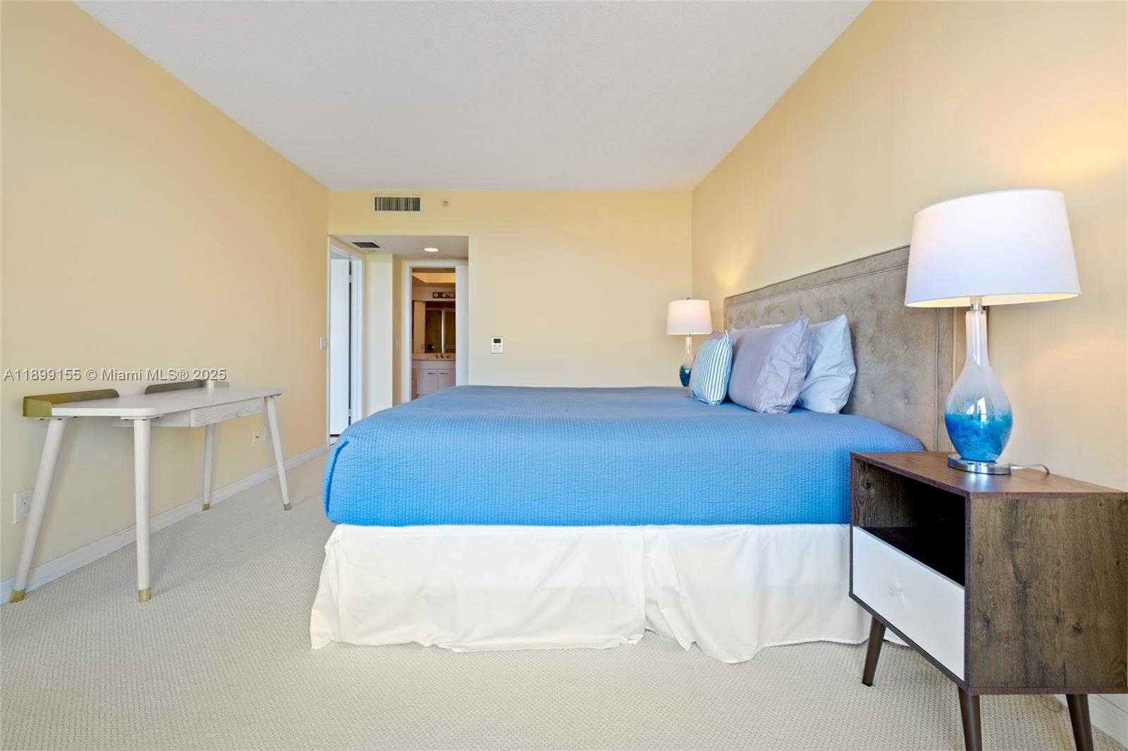 Small Image of 21205 YACHT CLUB DR #707, Aventura Number 15