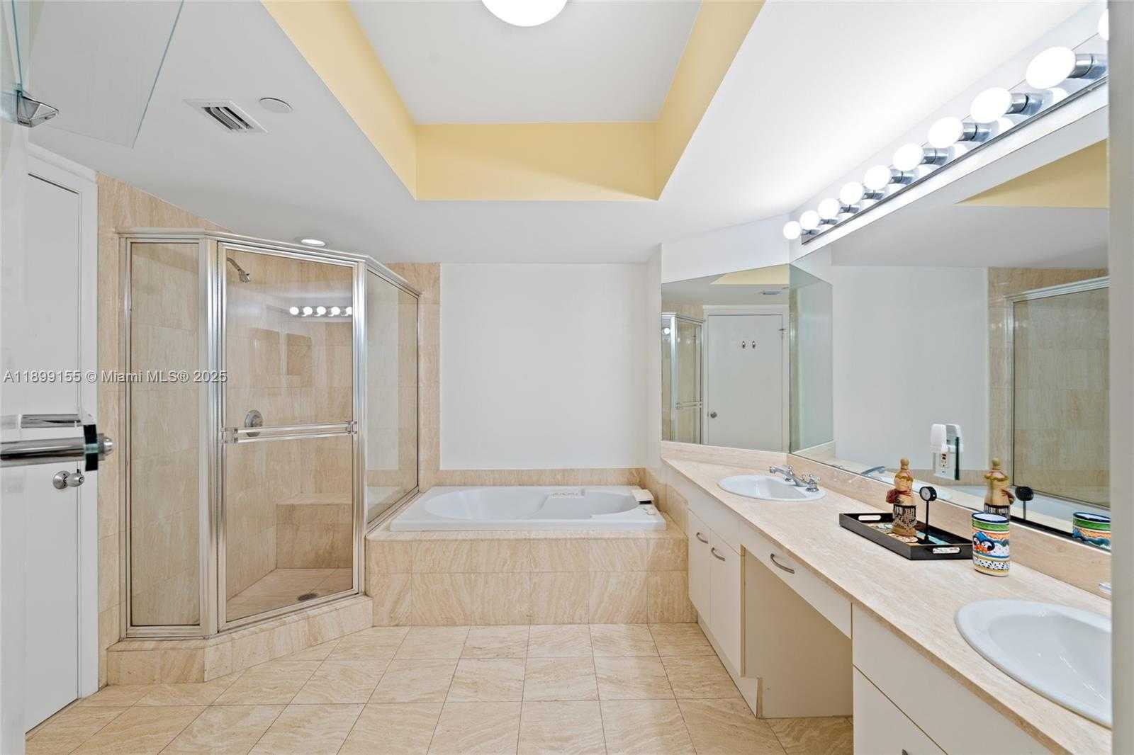 Small Image of 21205 YACHT CLUB DR #707, Aventura Number 17