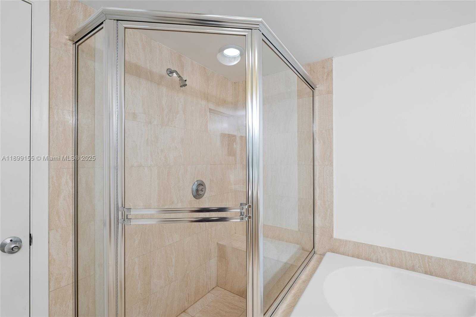 Small Image of 21205 YACHT CLUB DR #707, Aventura Number 18