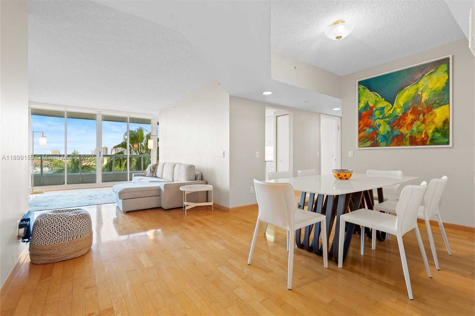 Small Image of 21205 YACHT CLUB DR #707, Aventura Number 2