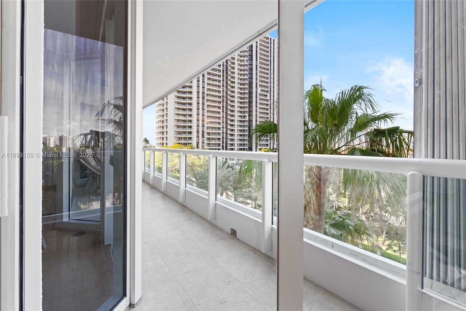 Small Image of 21205 YACHT CLUB DR #707, Aventura Number 24
