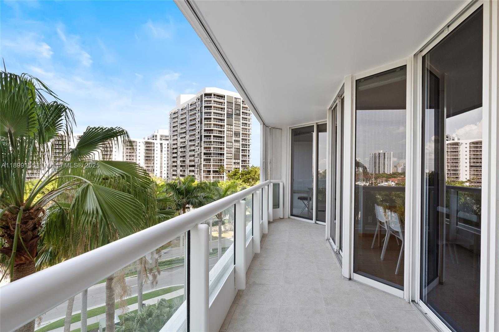 Small Image of 21205 YACHT CLUB DR #707, Aventura Number 28