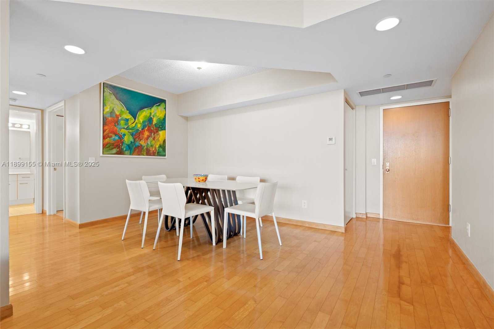 Small Image of 21205 YACHT CLUB DR #707, Aventura Number 4