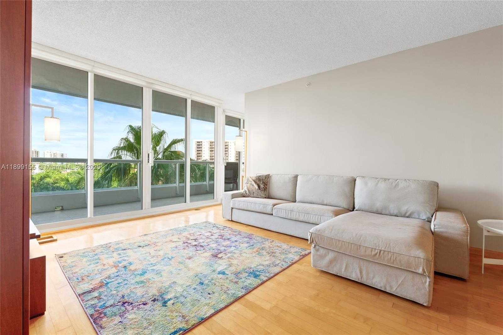 Small Image of 21205 YACHT CLUB DR #707, Aventura Number 6
