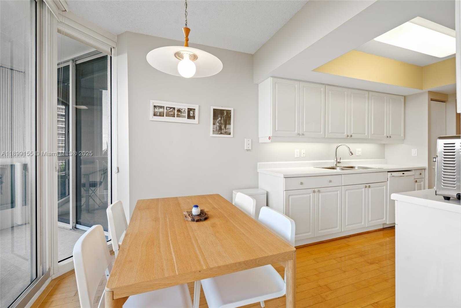 Small Image of 21205 YACHT CLUB DR #707, Aventura Number 8