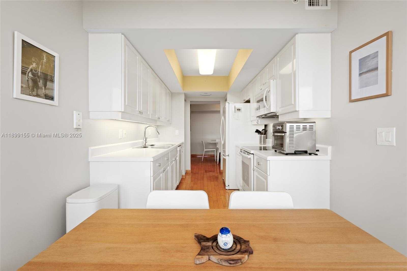 Small Image of 21205 YACHT CLUB DR #707, Aventura Number 9