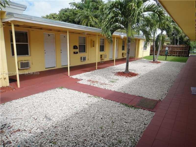 Small Image of 1915 FLETCHER ST #W2, Hollywood Number 7