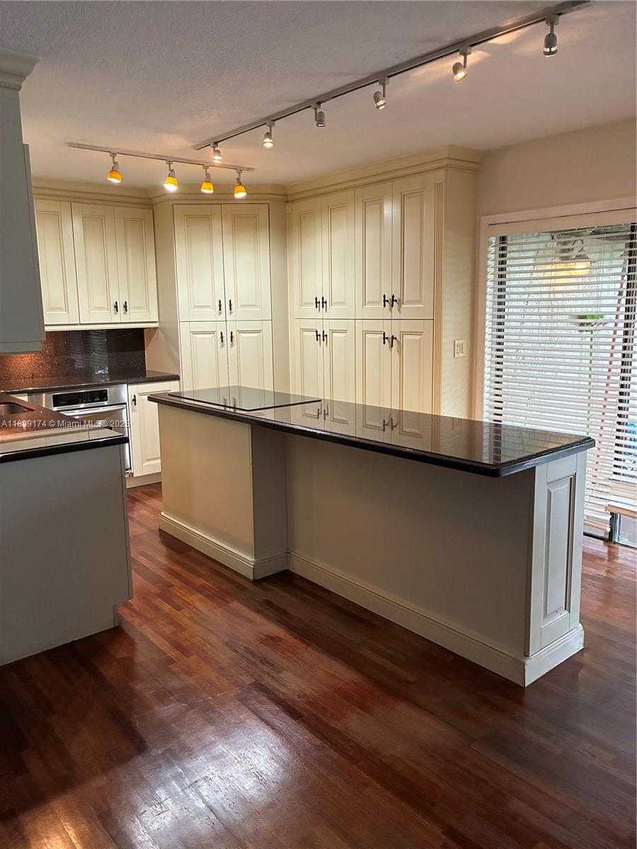 Small Image of 10010 NORTH WEST 9TH ST CIR #103-6, Miami Number 5