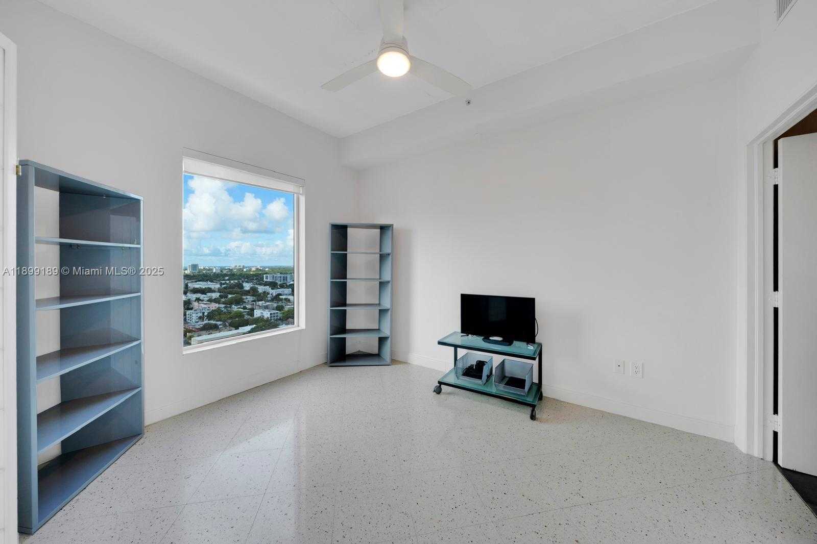 Small Image of 10 SOUTH WEST SOUTH RIVER DR #PHI06, Miami Number 11