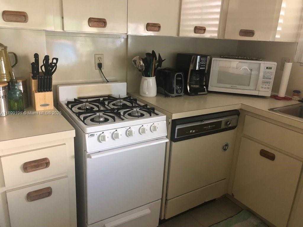 Small Image of 1500 SOUTH SURF RD #5, Hollywood Number 7