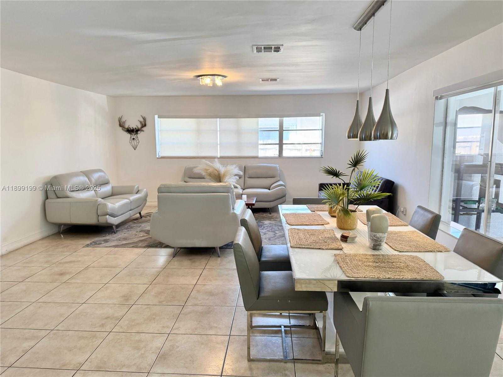 Small Image of 19410 NORTH EAST 19TH AVE, Miami Number 11