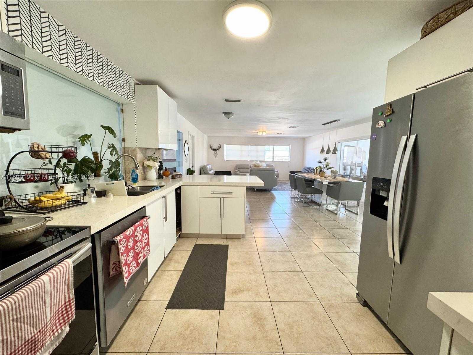 Small Image of 19410 NORTH EAST 19TH AVE, Miami Number 12